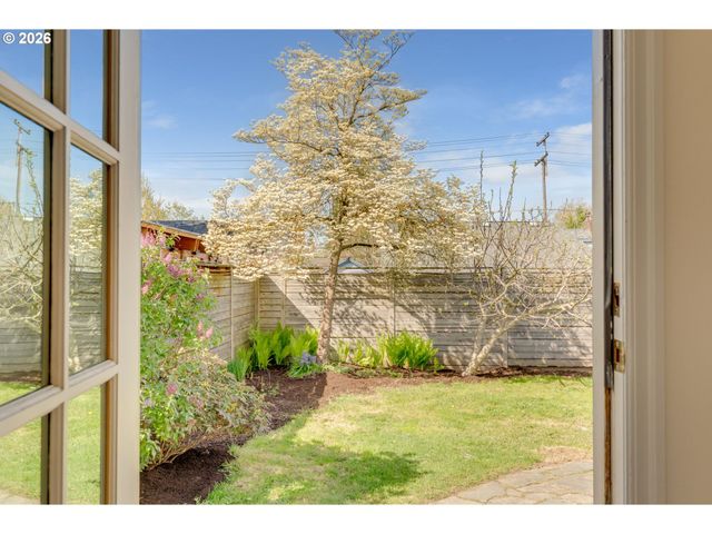 537 N STAFFORD St, Portland, OR 97217