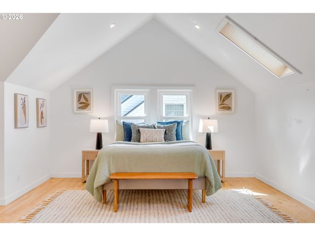 537 N STAFFORD St, Portland, OR 97217