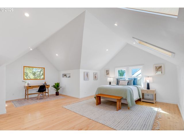 537 N STAFFORD St, Portland, OR 97217