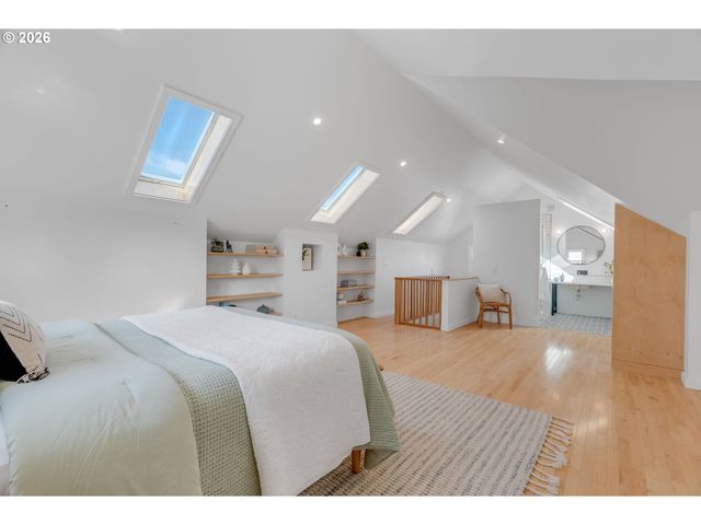 537 N STAFFORD St, Portland, OR 97217