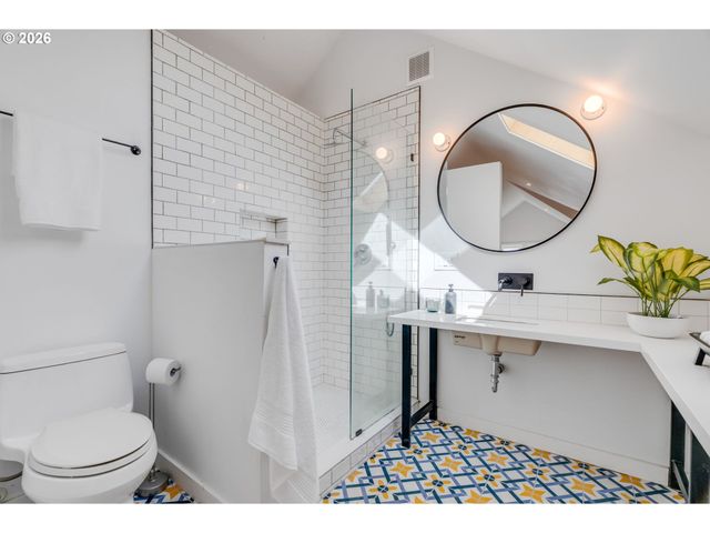 537 N STAFFORD St, Portland, OR 97217