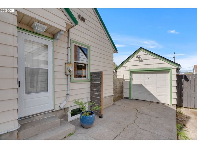 537 N STAFFORD St, Portland, OR 97217