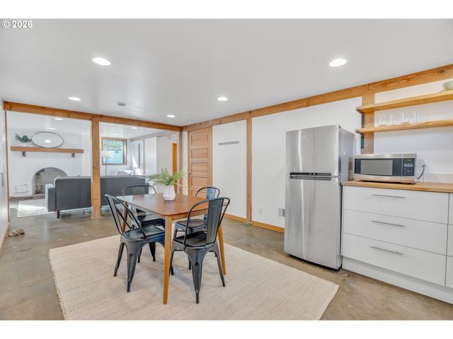 537 N STAFFORD St, Portland, OR 97217