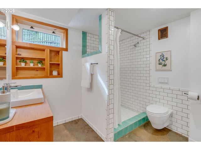 537 N STAFFORD St, Portland, OR 97217