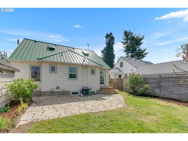 537 N STAFFORD St, Portland, OR 97217