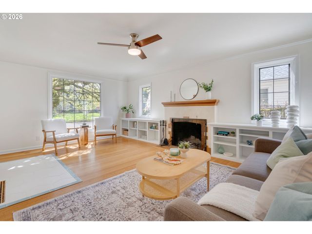 537 N STAFFORD St, Portland, OR 97217