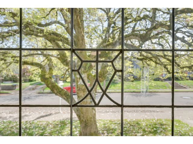 537 N STAFFORD St, Portland, OR 97217