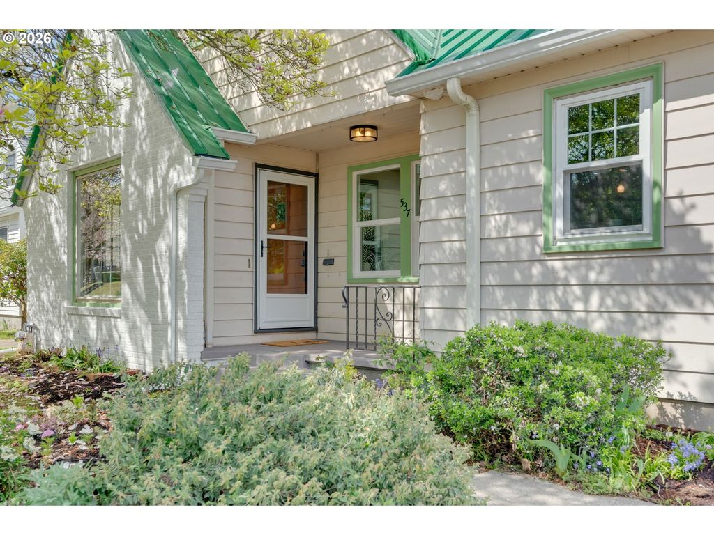 537 N STAFFORD St, Portland, OR 97217