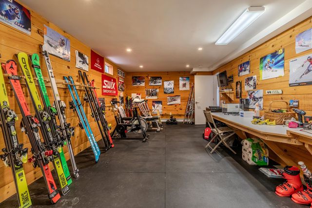 3 Linscott Road, Winhall, VT 05340