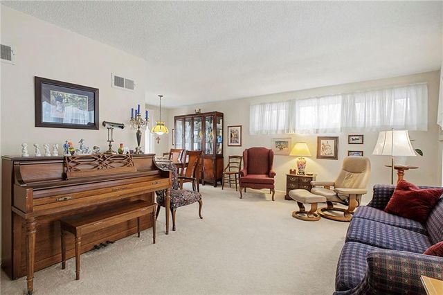 9600 Belinder Road, Leawood, KS 66206