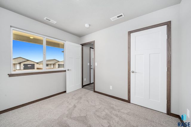 1608 N Tina Dr, Sioux Falls, SD 57110