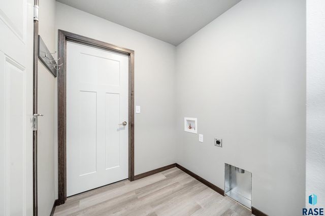 1608 N Tina Dr, Sioux Falls, SD 57110