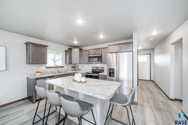 1608 N Tina Dr, Sioux Falls, SD 57110