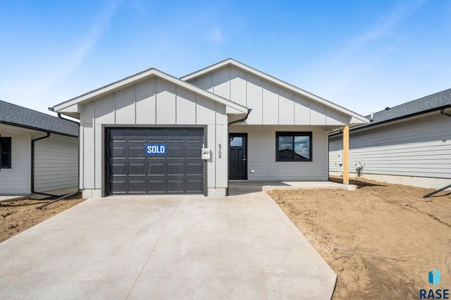 1608 N Tina Dr, Sioux Falls, SD 57110