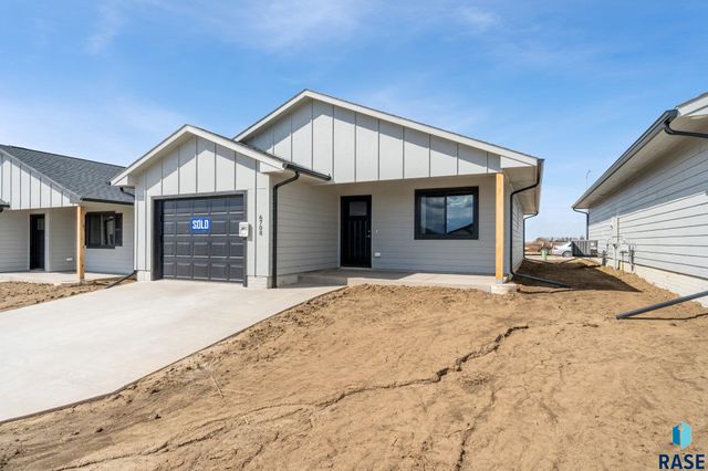 1608 N Tina Dr, Sioux Falls, SD 57110