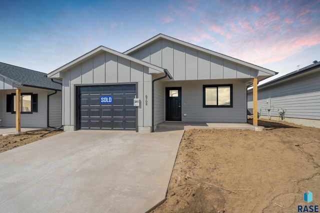 1608 N Tina Dr, Sioux Falls, SD 57110