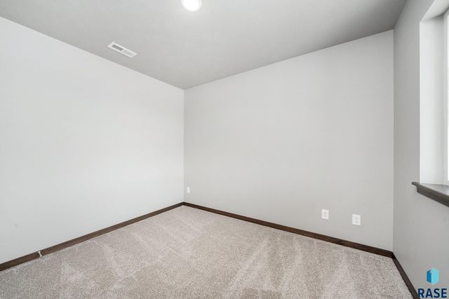 1608 N Tina Dr, Sioux Falls, SD 57110