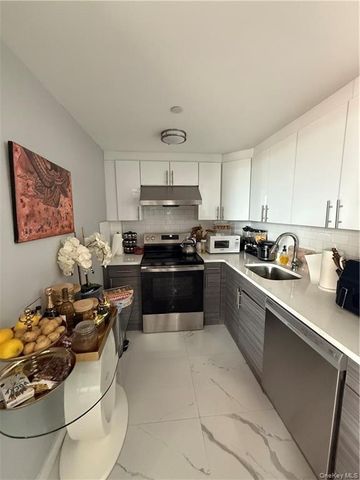 7009 45th Avenue 9E, Woodside, NY 11377