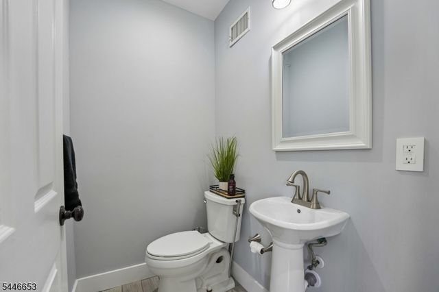158 Lincoln Ave, Elizabeth City, NJ 07208