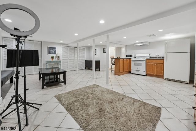 158 Lincoln Ave, Elizabeth City, NJ 07208