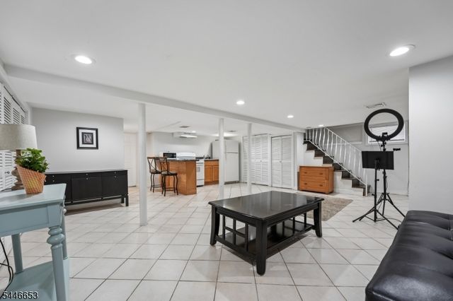 158 Lincoln Ave, Elizabeth City, NJ 07208