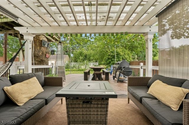 158 Lincoln Ave, Elizabeth City, NJ 07208