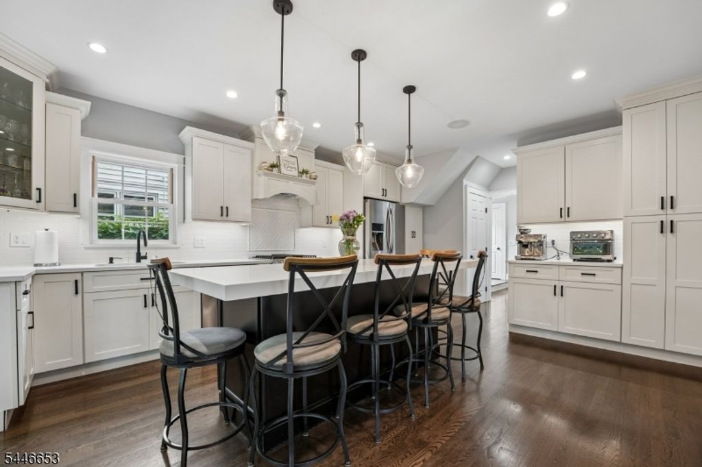 158 Lincoln Ave, Elizabeth City, NJ 07208