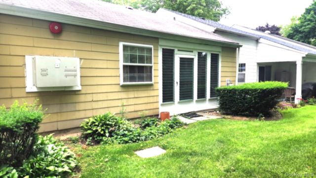 9 Freedom Lane, Coram, NY 11727