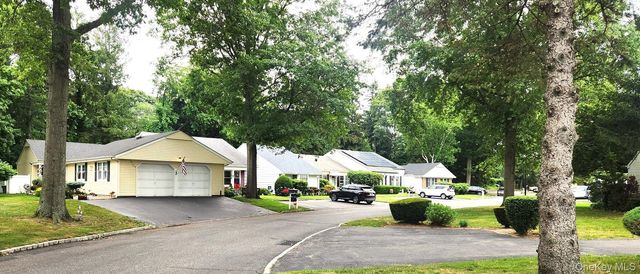 9 Freedom Lane, Coram, NY 11727