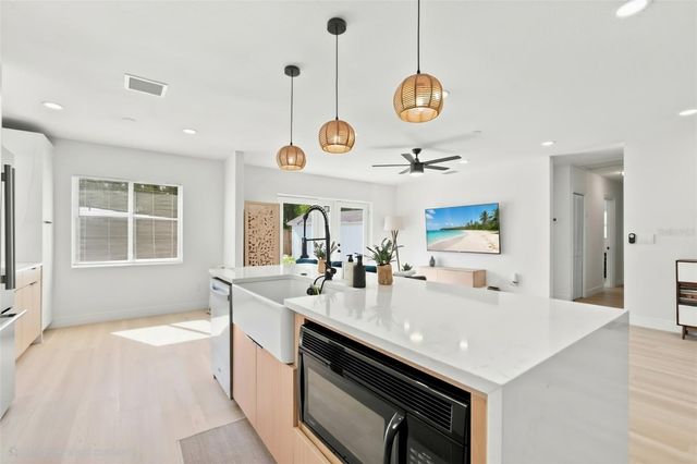 7017 20TH STREET N, St Petersburg, FL 33702