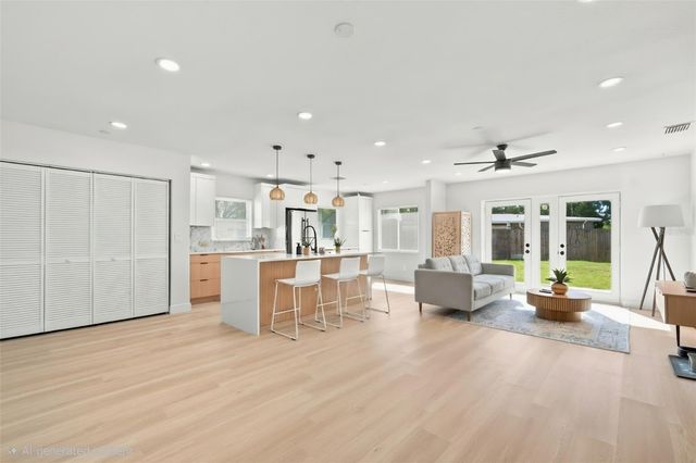 7017 20TH STREET N, St Petersburg, FL 33702