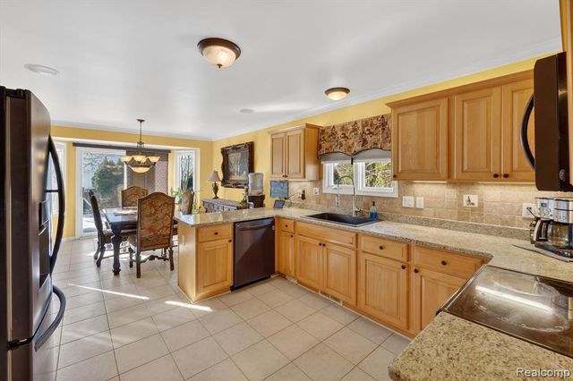 37822 Lilac Lane, Richmond, MI 48062