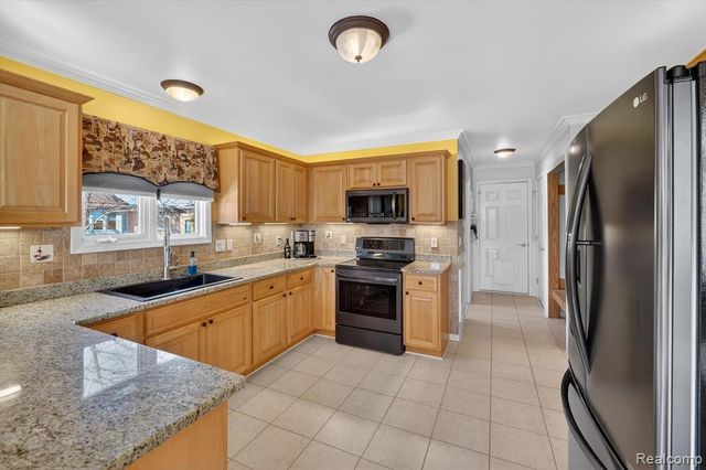 37822 Lilac Lane, Richmond, MI 48062