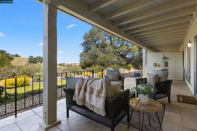 3136 Ptarmigan Dr 6, Walnut Creek, CA 94595