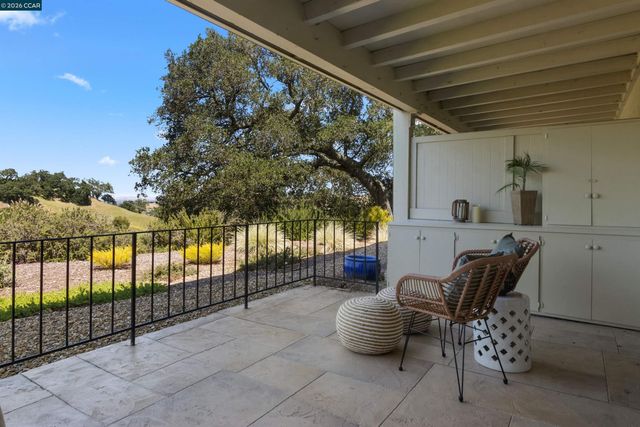 3136 Ptarmigan Dr 6, Walnut Creek, CA 94595