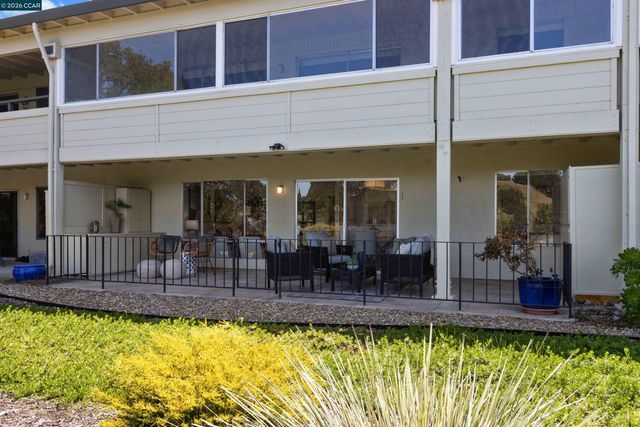 3136 Ptarmigan Dr 6, Walnut Creek, CA 94595