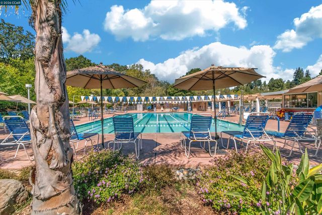 3136 Ptarmigan Dr 6, Walnut Creek, CA 94595