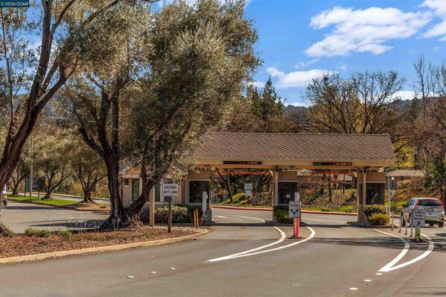 3136 Ptarmigan Dr 6, Walnut Creek, CA 94595