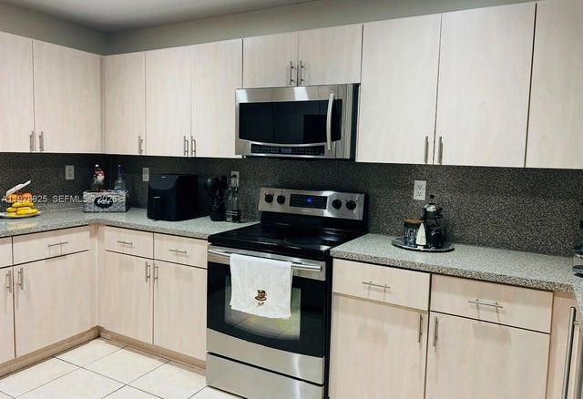 16390 SW 46th Ter 0, Miami, FL 33185