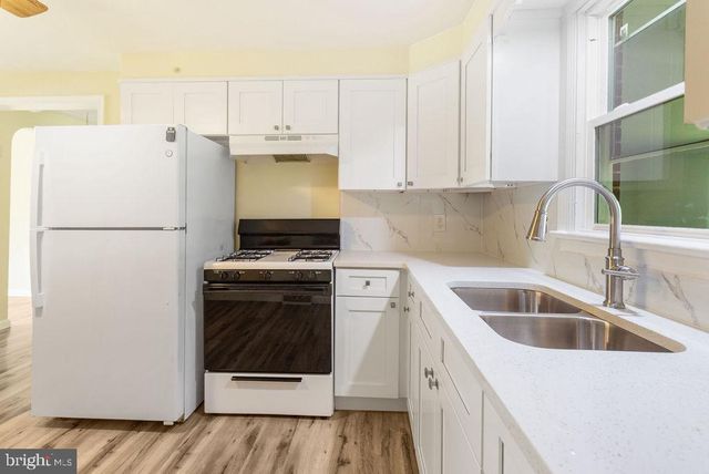 311 E LANCASTER ST, Red Lion, PA 17356