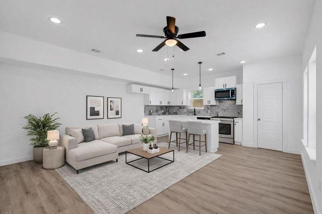 8021 Birmingham Street B, Houston, TX 77028