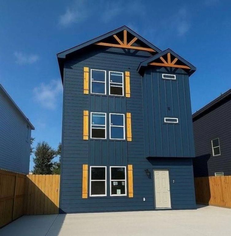 8021 Birmingham Street B, Houston, TX 77028