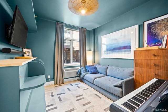 226 50th Avenue 3D, Long Island City, NY 11101