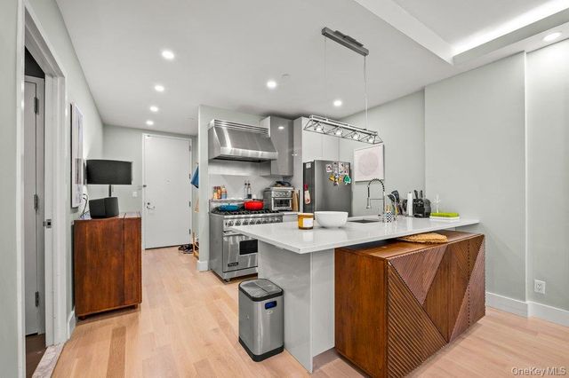 226 50th Avenue 3D, Long Island City, NY 11101