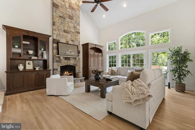 35 STANWYCK RD, Mount Laurel, NJ 08054