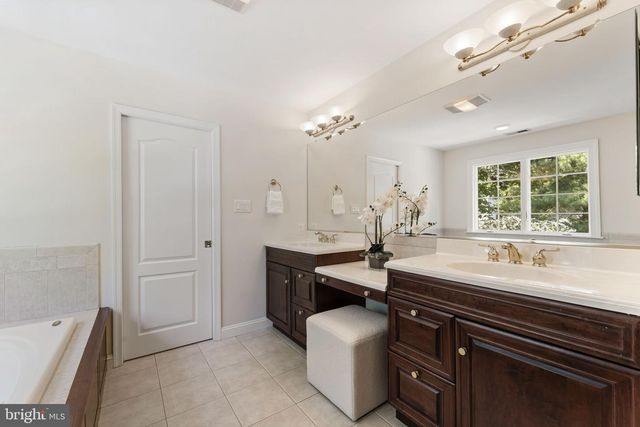 35 STANWYCK RD, Mount Laurel, NJ 08054