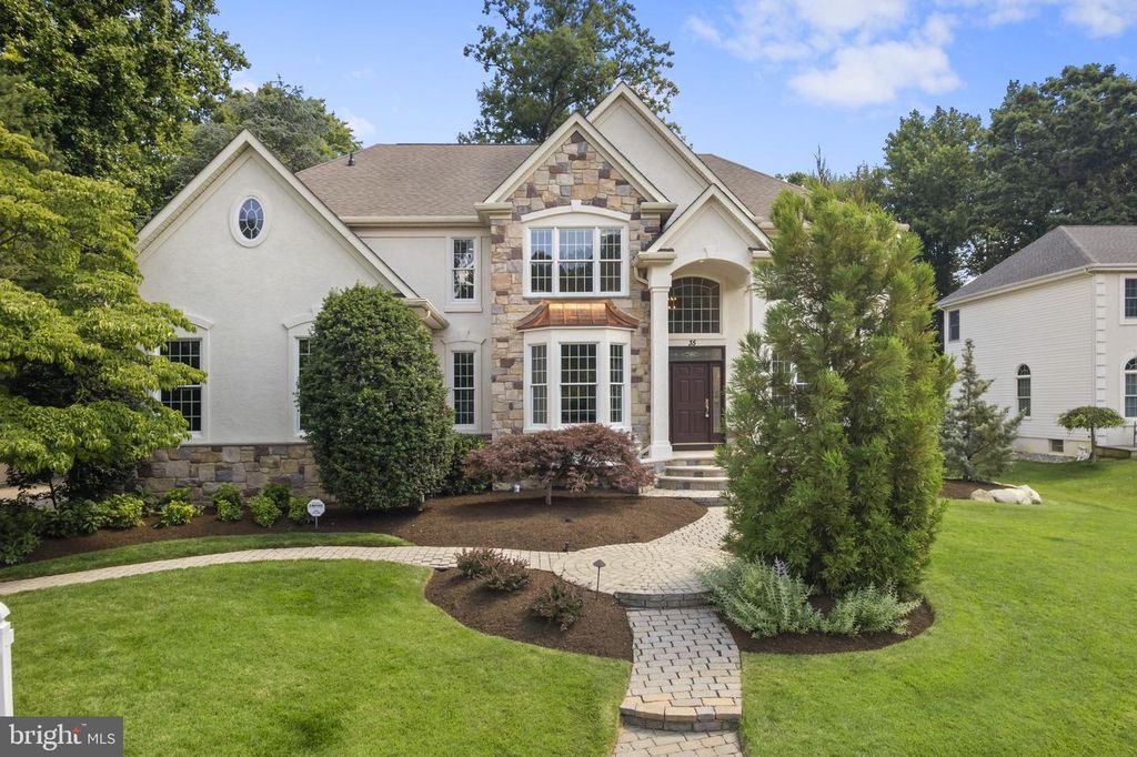 35 STANWYCK RD, Mount Laurel, NJ 08054
