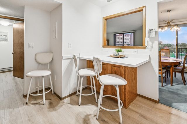 7200 York Avenue S 503, Edina, MN 55435