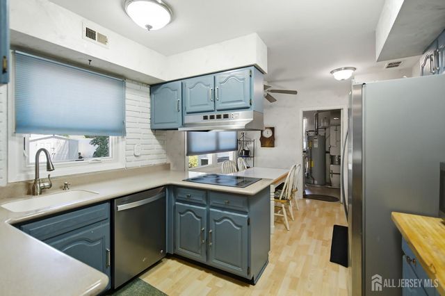 13 Abbott Road, Franklin, NJ 08873