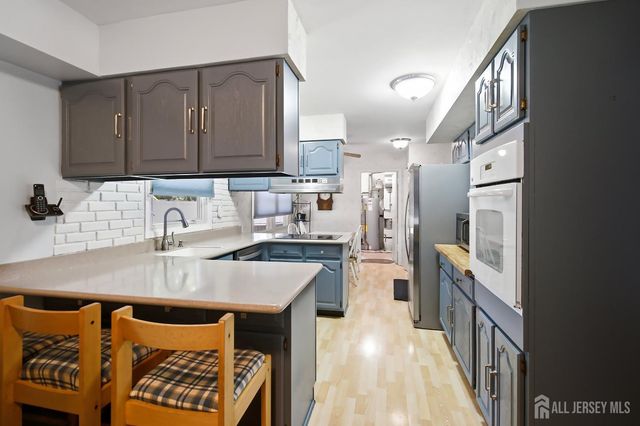 13 Abbott Road, Franklin, NJ 08873